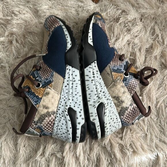 Steve Madden Cliff Round-Toe Lace Up Sneakers Multi Snake Pattern Size 7 M - Picture 4 of 17